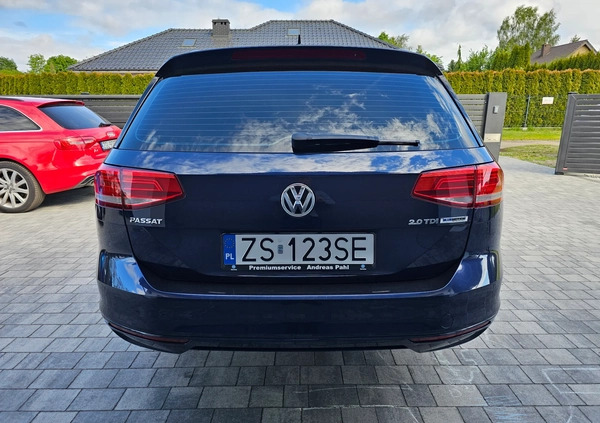 Volkswagen Passat cena 49900 przebieg: 261200, rok produkcji 2016 z Szczecin małe 154